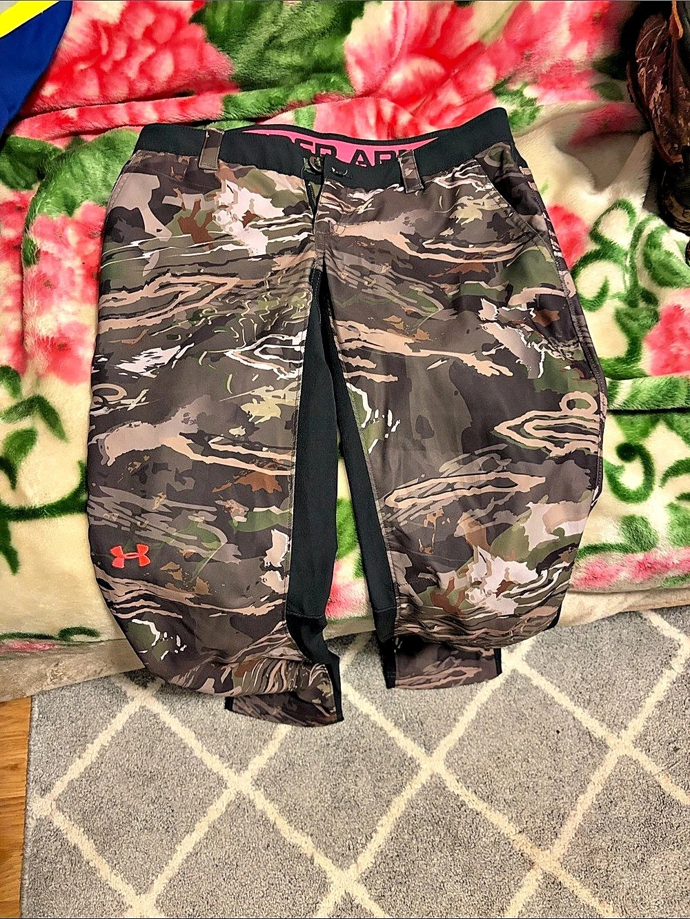 Under Armour Men's Camo Athletic Shorts Size 6